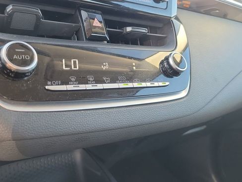 Used 2022 Toyota Corolla LE image 31
