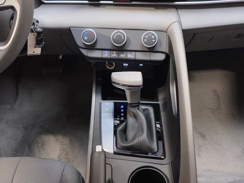 New 2026 Hyundai Elantra SE image 23