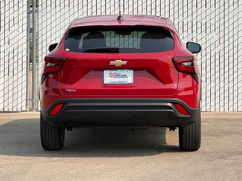 New 2026 Chevrolet Trax LS w/ LS Convenience Package FWD image 5