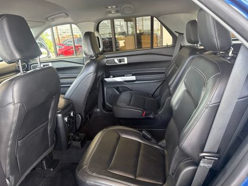 Used 2022 Ford Explorer XLT w/ Equipment Group 202A AWD/4WD image 14