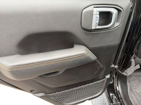 Used 2023 Jeep Wrangler Unlimited Sahara AWD/4WD image 13