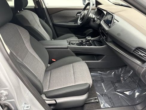 Used 2023 Nissan Rogue SV image 16
