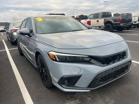 Used 2024 Honda Civic Sport Touring image 3