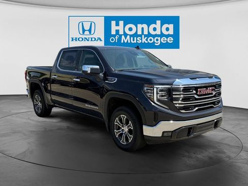 Used 2025 GMC Sierra 1500 SLT AWD/4WD image 3