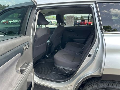 Used 2023 Toyota Highlander LE AWD/4WD image 14