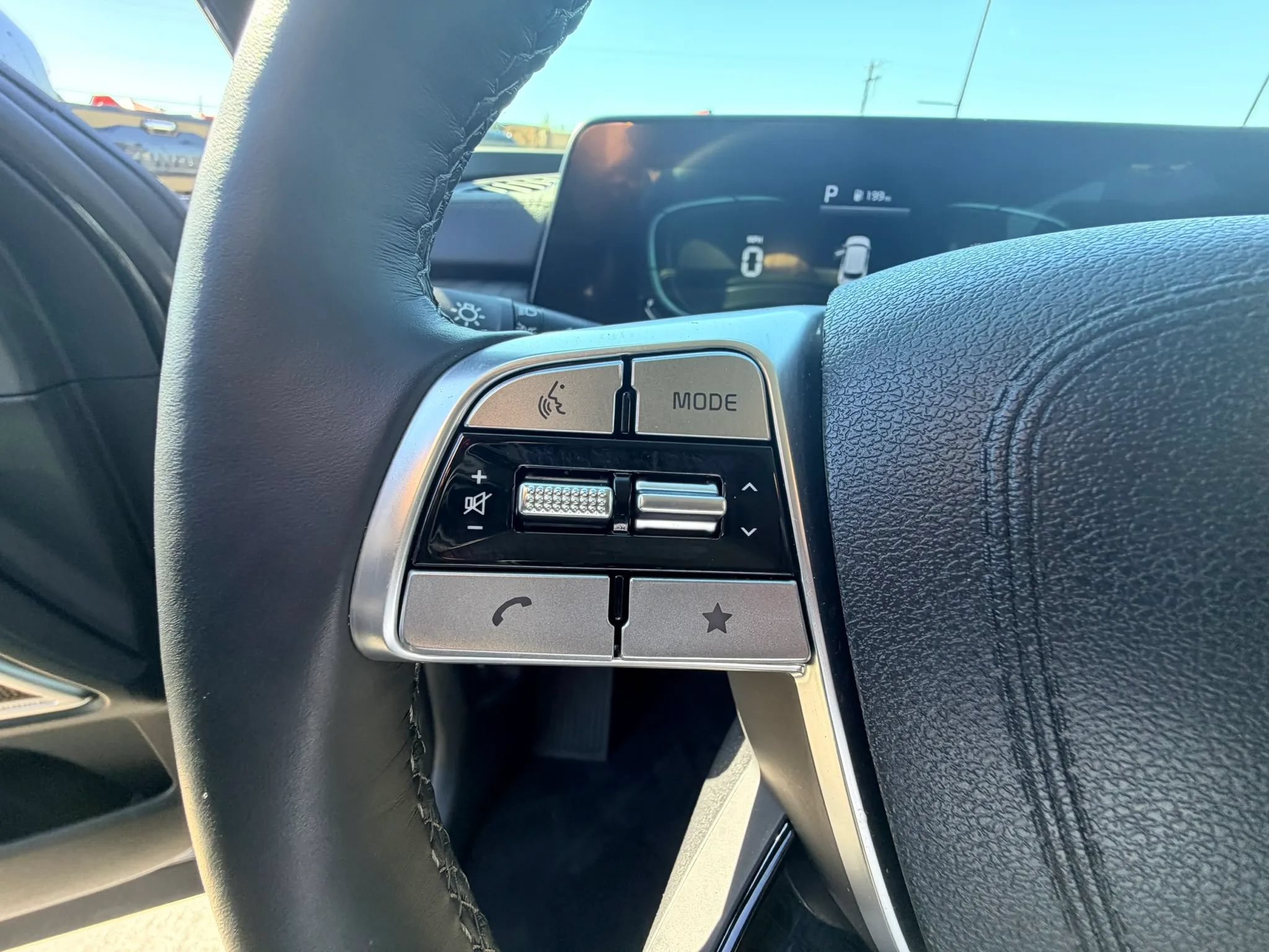Used 2024 Kia Telluride EX AWD/4WD image 12