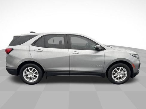 Used 2023 Chevrolet Equinox LS w/ LS Convenience Package FWD image 4