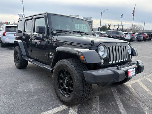 Used 2017 Jeep Wrangler Unlimited Sahara w/ Dual Top Group image 7