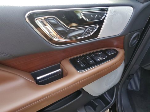 Certified 2023 Lincoln Navigator L Reserve image 19