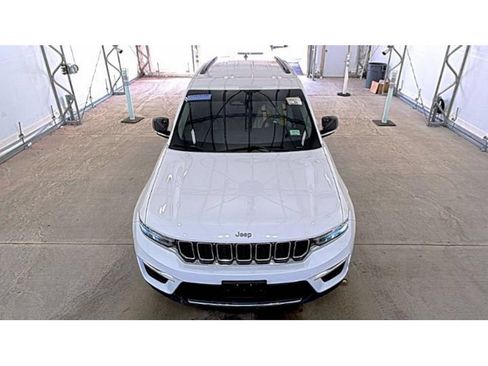 Used 2023 Jeep Grand Cherokee Limited AWD/4WD image 2