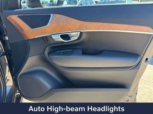 Used 2023 Volvo XC90 B6 Plus image 18