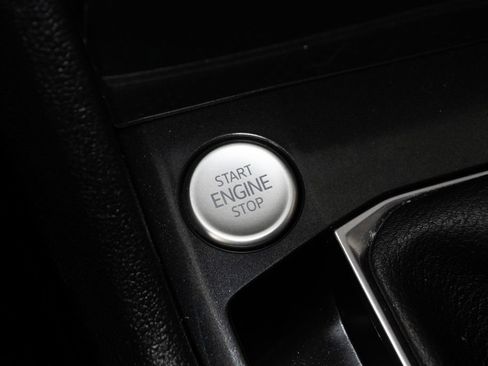 Used 2023 Volkswagen Tiguan SE w/ Panoramic Sunroof Package FWD image 25