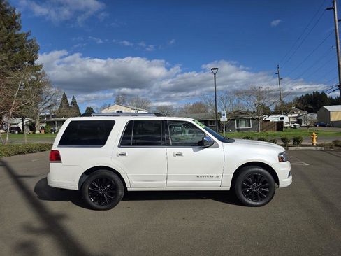 Used 2015 Lincoln Navigator 4WD image 4