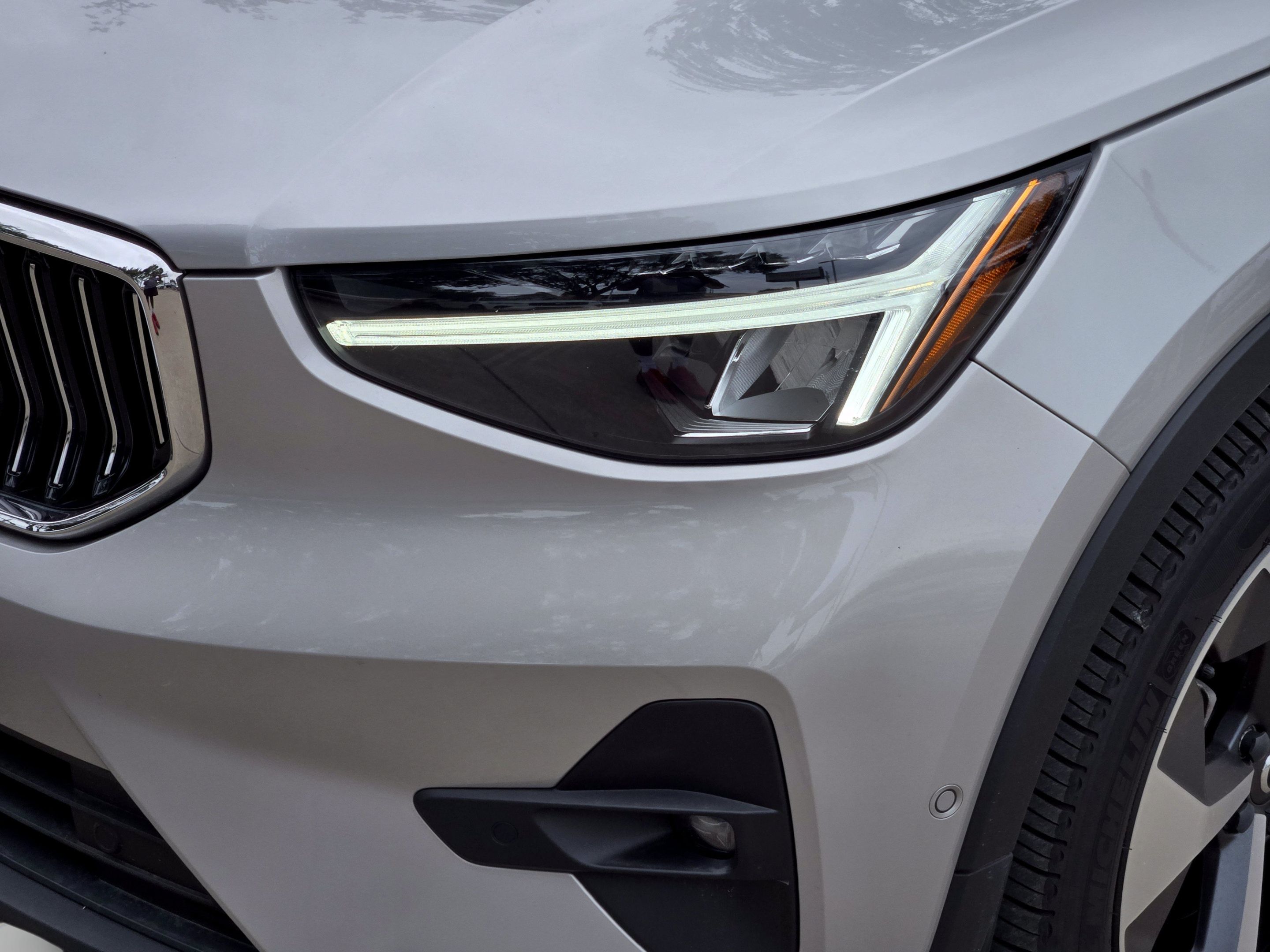 Used 2023 Volvo XC40 B5 Plus w/ Protection Package Premier AWD/4WD image 37