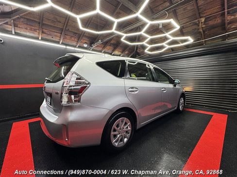 Used 2014 Toyota Prius V Two image 3