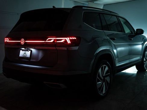 Used 2025 Volkswagen Atlas SE image 43