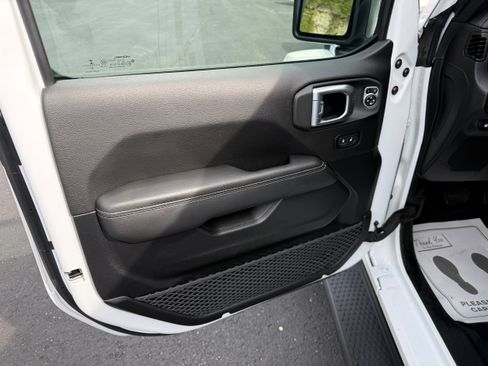 Used 2023 Jeep Wrangler Sahara w/ Cold Weather Group AWD/4WD image 13