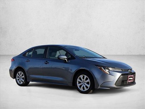 Used 2023 Toyota Corolla LE image 3