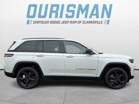 Used 2023 Jeep Grand Cherokee Altitude image 7