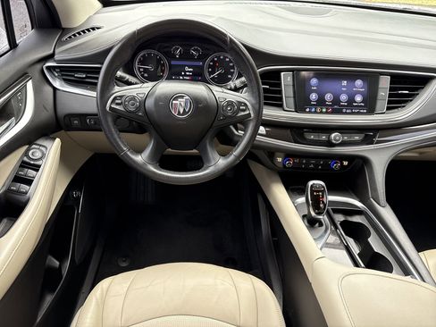 Used 2020 Buick Enclave Essence FWD image 13