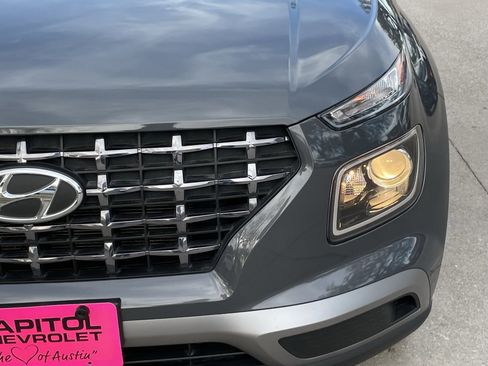 Used 2025 Hyundai Venue SEL image 7