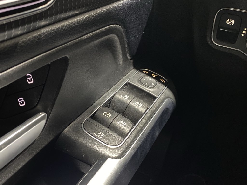 Certified 2021 Mercedes-Benz GLB 250 4MATIC image 9