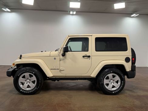 Used 2011 Jeep Wrangler Sahara w/ Connectivity Group AWD/4WD image 6