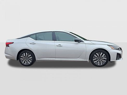 New 2026 Nissan Altima 2.5 SV FWD image 4