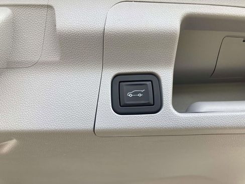 Used 2023 GMC Acadia SLT w/ Technology Package image 15