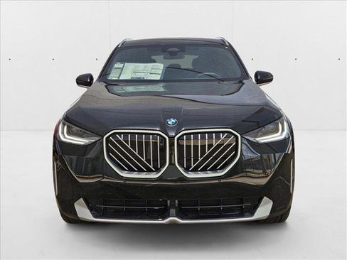Used 2025 BMW X3 xDrive30i w/ Premium Package image 2