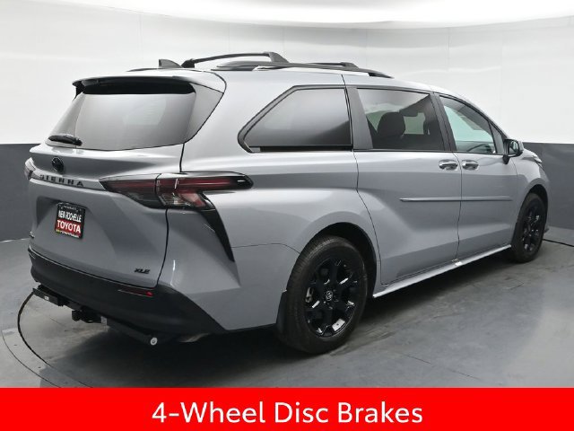 Used 2025 Toyota Sienna XLE Woodland Edition AWD/4WD image 7