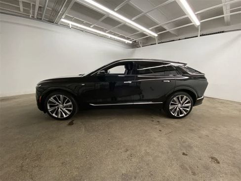 Certified 2024 Cadillac Lyriq Luxury image 3