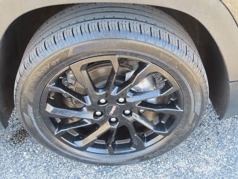 Used 2024 GMC Terrain SLE w/ Driver Convenience Package AWD/4WD image 12