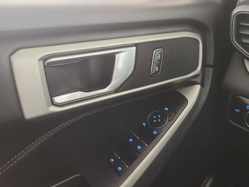 Used 2023 Ford Explorer XLT image 15