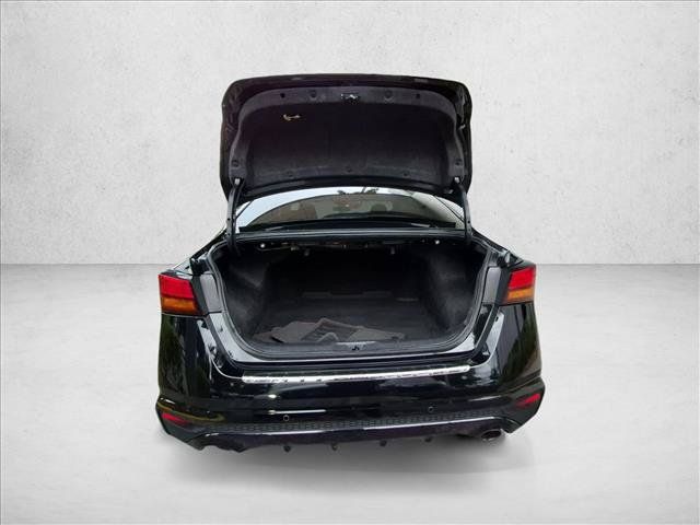 Used 2023 Nissan Altima 2.5 SR w/ SR Premium Package FWD image 6