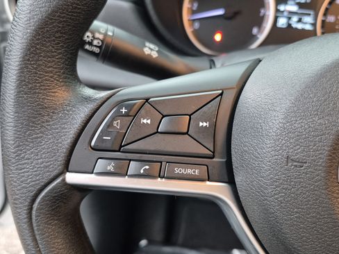 Used 2020 Nissan Versa S FWD image 28