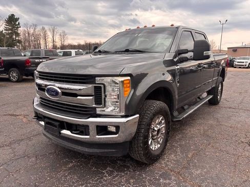 Used 2017 Ford F250 XLT w/ XLT Value Package image 4