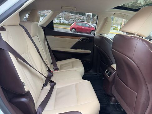 Used 2019 Lexus RX 350L Premium w/ Premium Package image 23