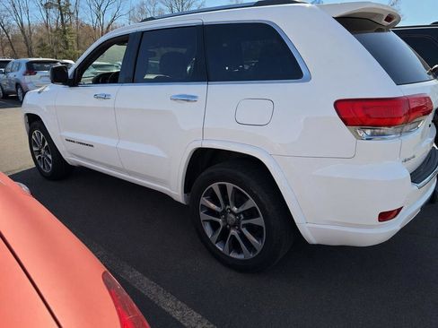 Used 2018 Jeep Grand Cherokee Overland AWD/4WD image 2