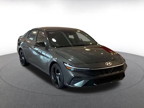 Used 2026 Hyundai Elantra Sport FWD image 3