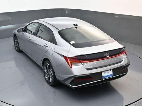 Used 2025 Hyundai Elantra SEL FWD image 18