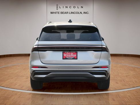 Used 2025 Lincoln Nautilus Reserve AWD/4WD image 6