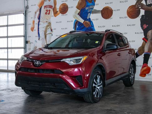 Used 2018 Toyota RAV4 LE FWD image 20