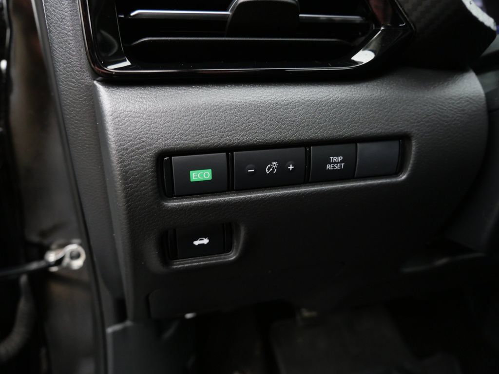 Used 2025 Nissan Sentra SR FWD image 18
