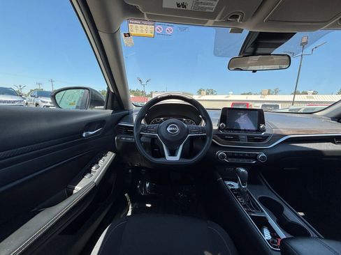 Used 2025 Nissan Altima 2.5 SV FWD image 34