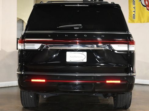 Used 2023 Lincoln Navigator Reserve image 2