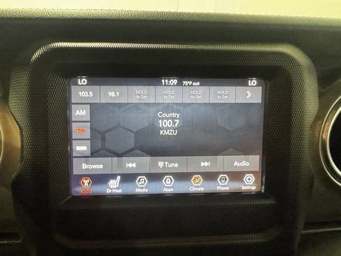 Used 2019 Jeep Wrangler Unlimited Sahara w/ Safetytec Group AWD/4WD image 4