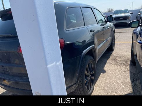 Used 2018 Jeep Grand Cherokee Altitude image 12