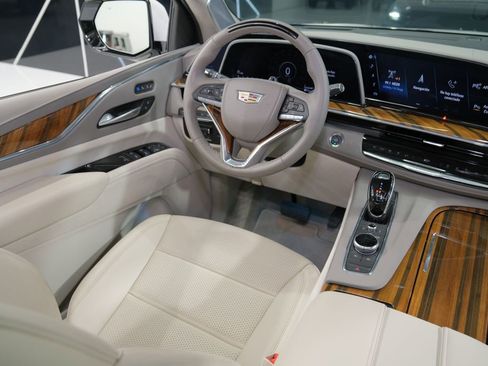 Used 2024 Cadillac Escalade Sport Platinum w/ LPO, ONYX Package image 84