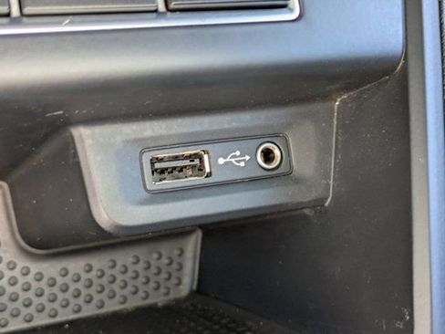 Used 2018 Volkswagen Tiguan Limited image 17